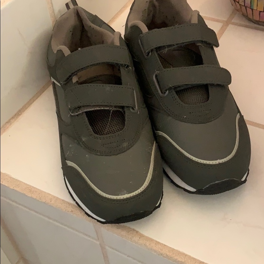 Men’s gray Velcro size 11W sneaker $20